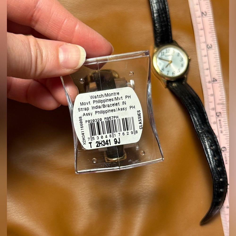 Vintage Timex Black Gold Watches (2) - Picture 3 of 7